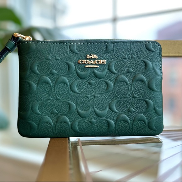 NWT Coach Embossed Matte Textured Forest Green Corner Zip Wristlet Signature C’s - Picture 6 of 11